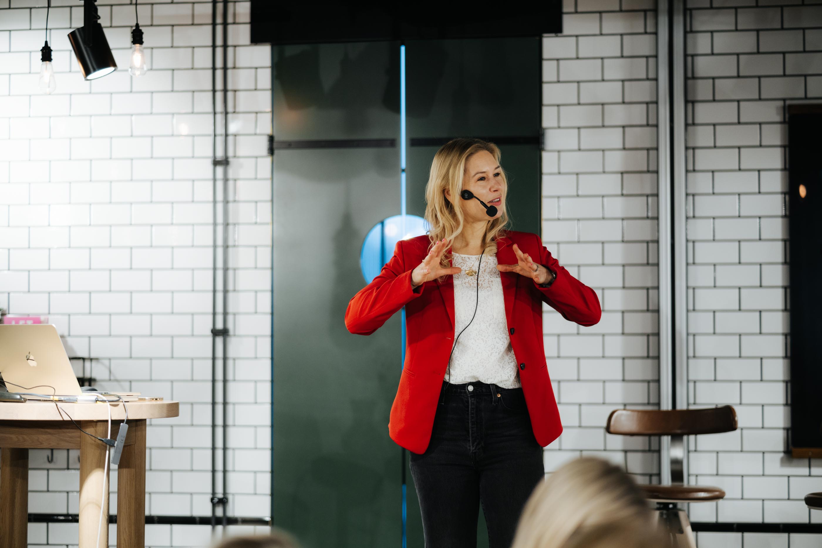 Hanna Radtke Bergström delivering live training